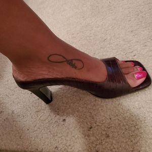 Peep toe heel
